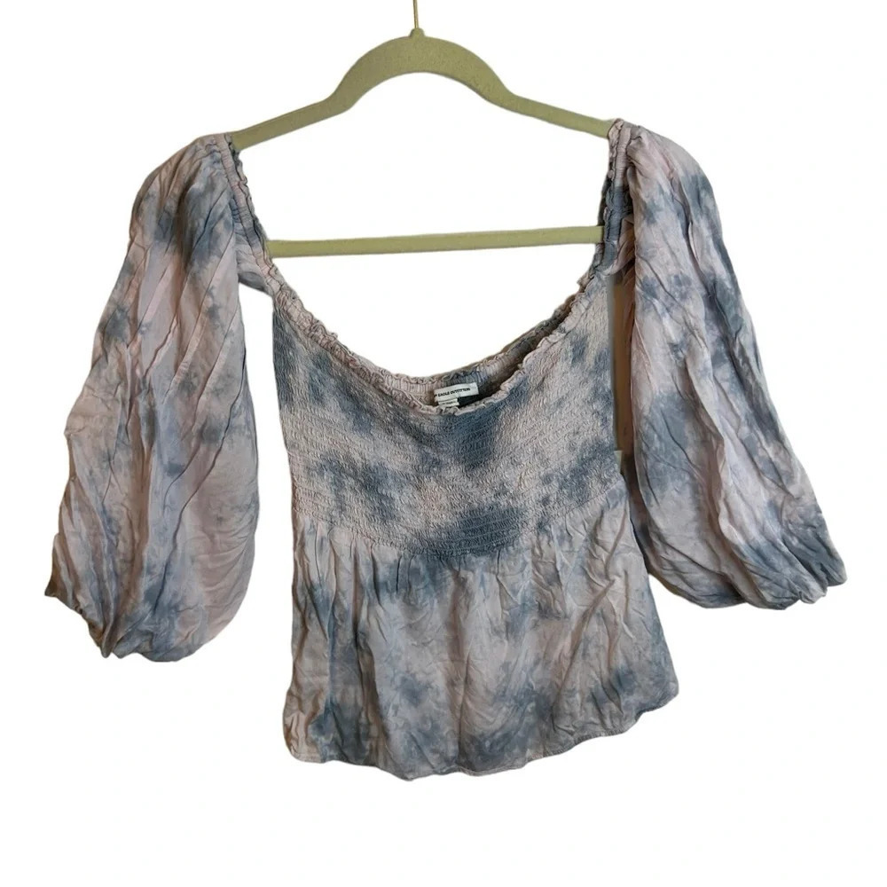 AMERICAN EAGLE TIE DYE OFF SHOULDER CROPPED BLOUSE